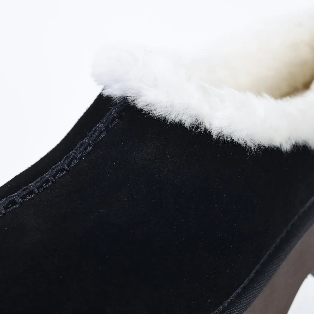 Pick up locally 💰560 Core recommended good price It is a very suitable choice for home use. In recent years, uug has launched a series of styles, which are partially geared towards the preferences of young consumers and have also moved to the forefront of fashion trends. Shoe body material: water-repellent coated suede upper, 17 mm UGGPURE™ implantable wool insole, lightweight non-slip and comfortable rubber outsole, with brand LOGO and trademark, with full packaging Size: 35 36 37 38 39 40